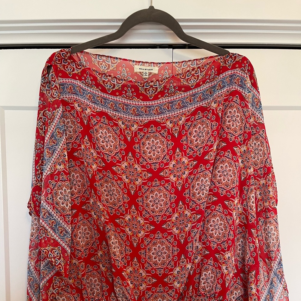 Women’s cold shoulder blouse. Size XL.